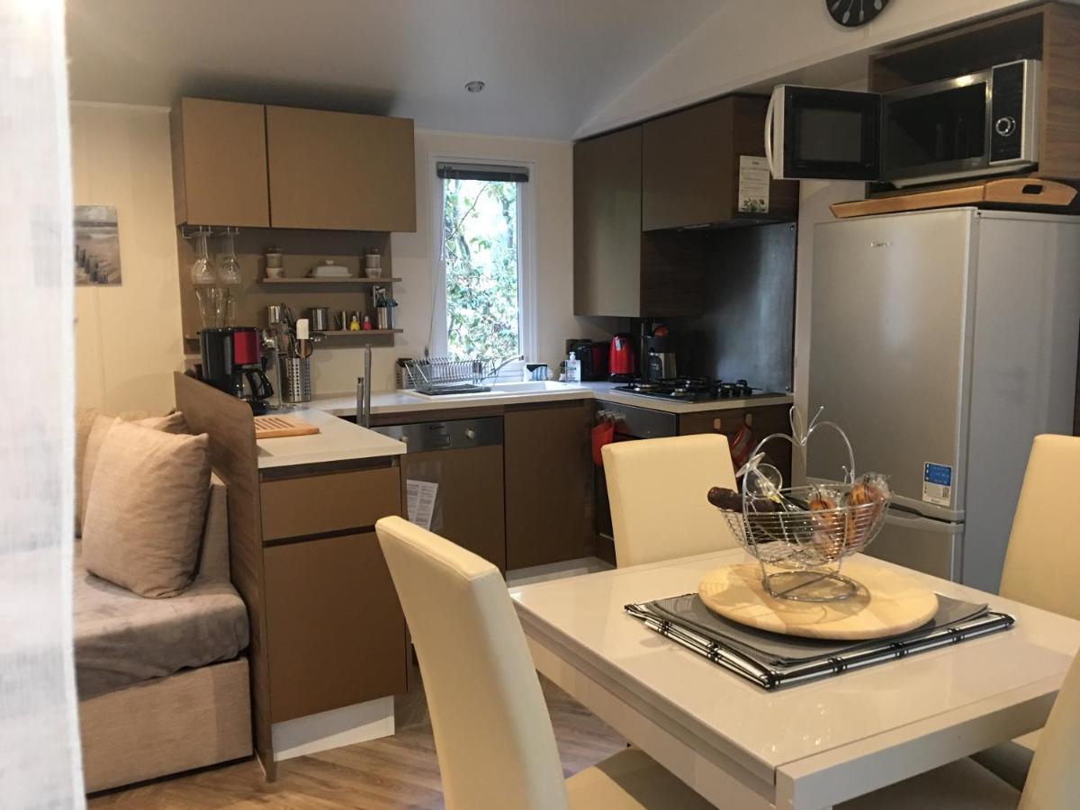 Mobilhome Familial 6 A 7 P 3 Chambres 42 M2 Saint Brevin Les Pierres Couchees Exterior foto